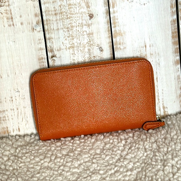 Coach Medium Zip Wallet in Signature Canvas - Picture 2 of 3